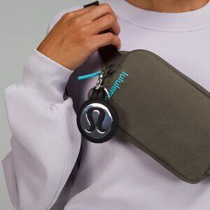 [lululemon] NWT Unisex Logo Bag Charm & Keychain